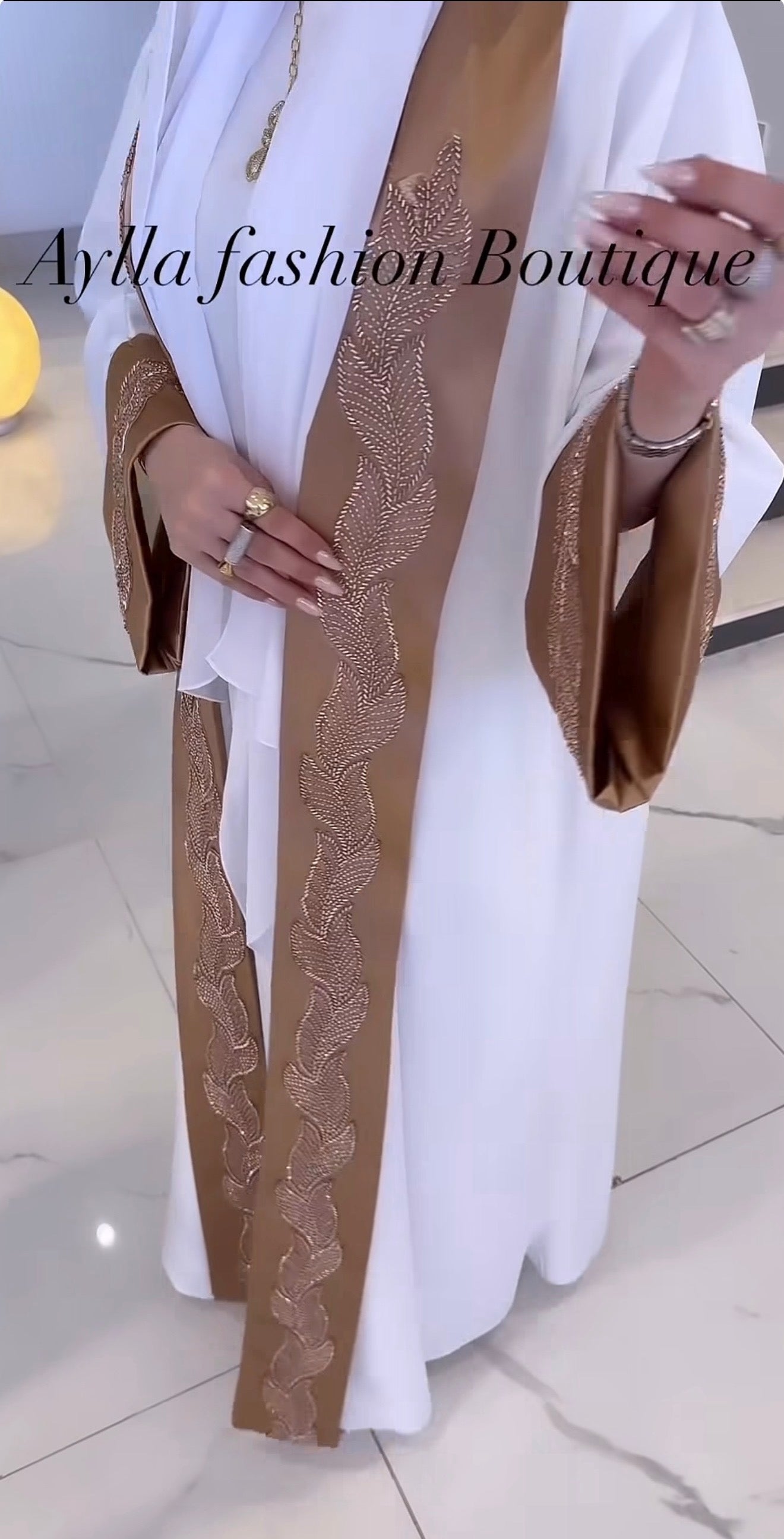 عباية حبر كويتي أبيض بستان ذهبي وشك خرز فاخر